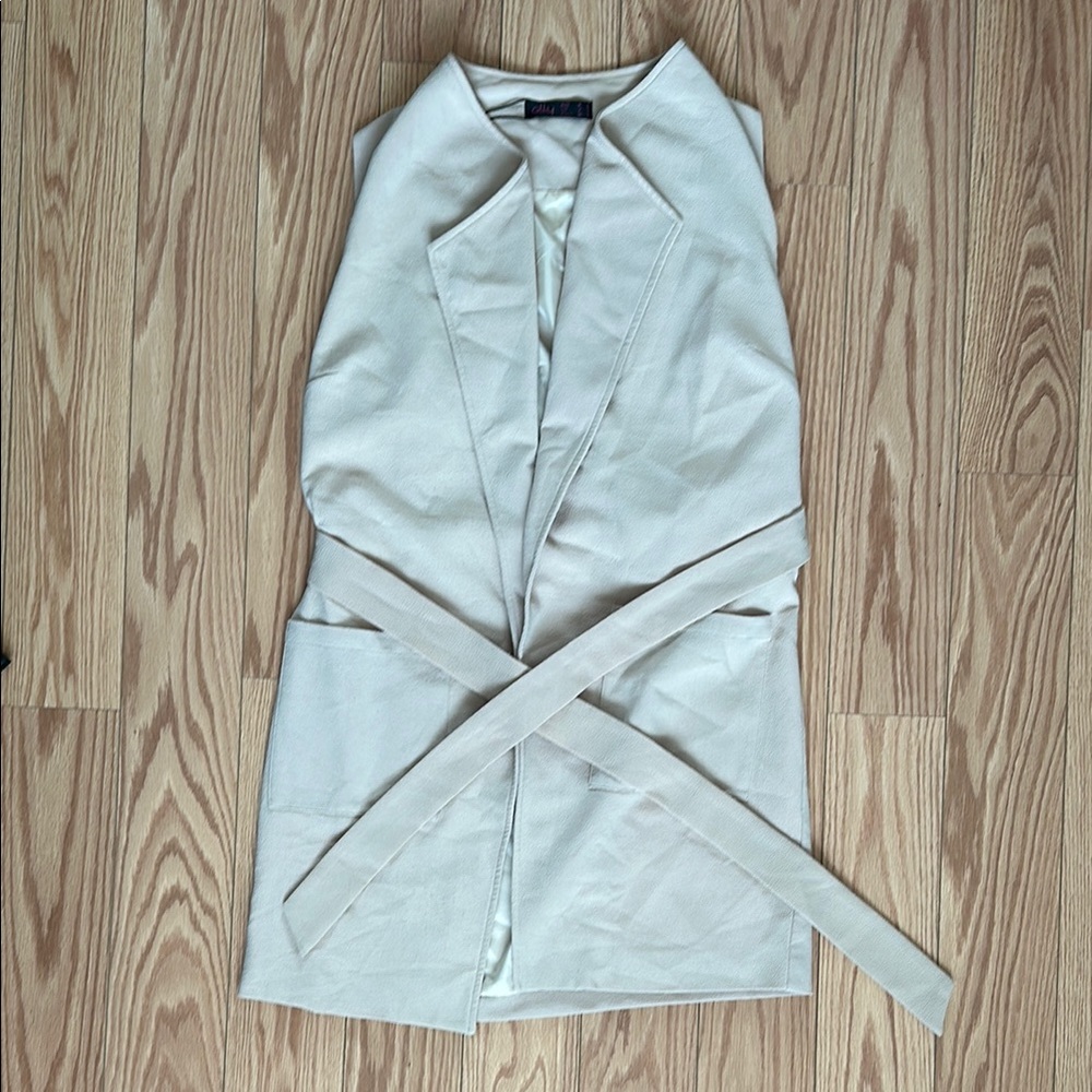 Woman’s Cream Sleeveless Belted Vest (Size 4)